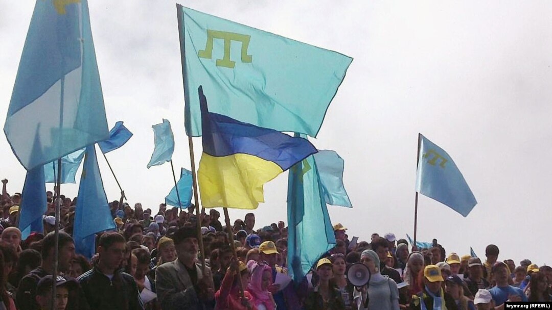 Крымские татары во время восхождения на Чатыр-даг