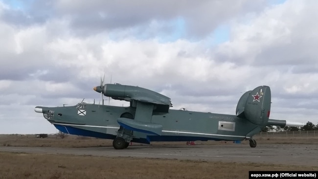 Самолет Бе-12 на Евпаторийском авиационном ремонтном заводе