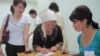 همه‌پرسی قرقیزستان با رای به «دموکراسی پارلمانی» پایان یافت
