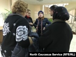 Родственники обвиняемых в стенах суда