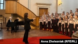 Маріанна Сабліна і хор «Щедрик» виступають у Празі