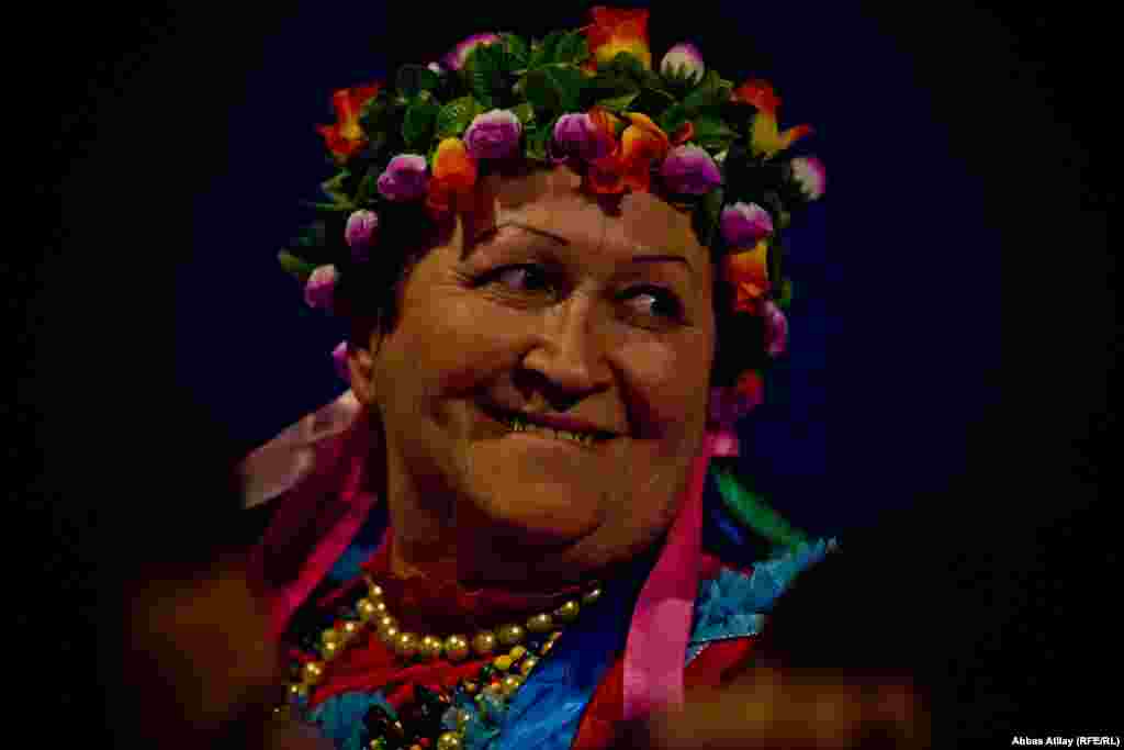 Malakanların milli folk qrupu. Bu qrupun üzvü anası malakan, atası azərbaycanlı olan Validə xanım.