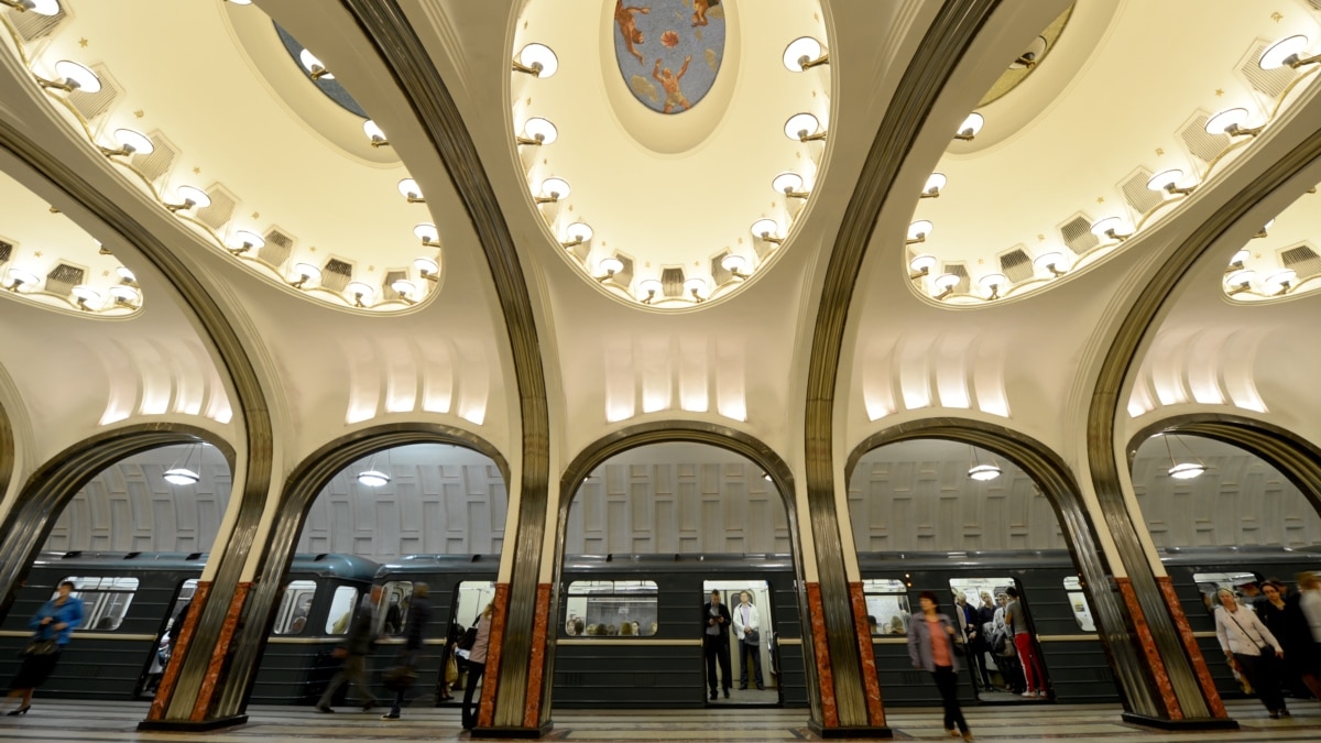 Потолок станции метро Маяковская