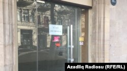 Ադրբեջանական խանութները փակ են, պատճառը մանաթի արժեզրկումն է, Բաքու, 22-ը դեկտեմբերի, 2015թ.
