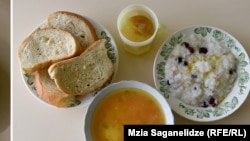 კომპანიები ჯამში 14,5 ათასამდე ბენეფიციარს ემსახურებოდნენ.