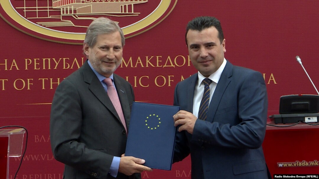 Johanes Han i Zoran Zaev u Skoplju 18. aprila 2018.
