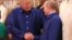 Рукопожатие на фоне санкций. Дональд Трамп и Владимир Путин на открытии саммита АТЭС в Дананге, Вьетнам, 10 ноября 2017, 