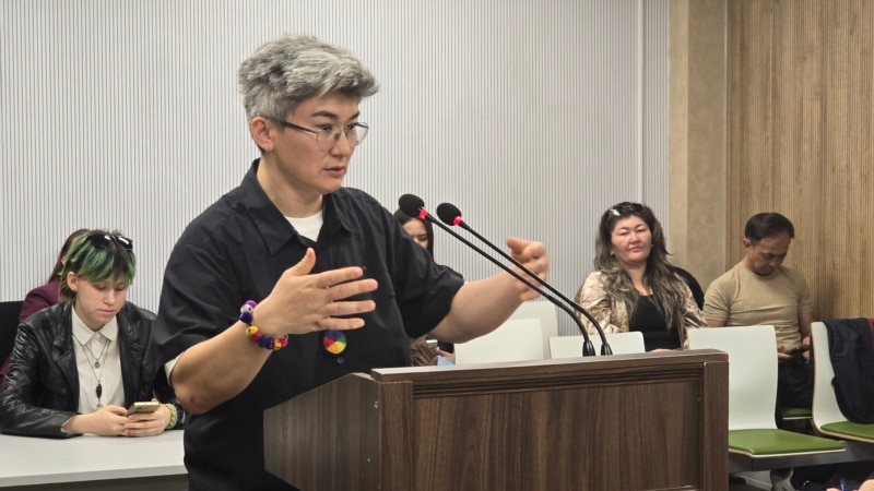 Астана соты Feminita ұйымының белсендісі Жанар Секербаеваға айыппұл салды