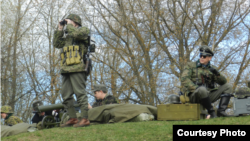 "Долг" клубы "Фронт" хәрби тарих клубы белән берлектә бәрелешләрнең тарихи реконструкциясе белән дә шөгыльләнә.