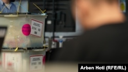 Rinumërimi i votave në Qendrën e Numërimit dhe Rezultateve. 19 janar 2026. 