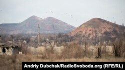 Зруйноване обстрілами селище Мар’їнка під Донецьком, 2017 рік