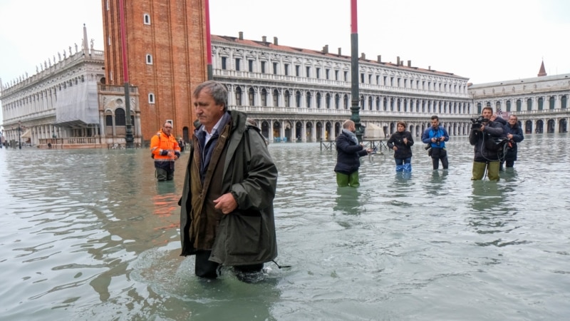 Венеција под вода, брановите на рекордно ниво во последните 50 години