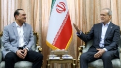 Iranian President Masud Pezeshkian (right) meets with Pakistani army chief, Field Marshal Asim Munir, in Tehran on May 23.