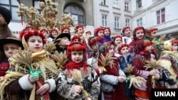 Встановлення святкового дідуха. Львів, 6 січня 2018 року 