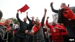 Simpatizuesit e kombëtares së Shqipërisë në futboll para një takimi të mëparshëm 