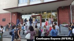 В петък близо 50 хиляди ученици се явяват на държавен зрелостен изпит по български език и литература. Архивна снимка