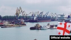 Старая власть задумала строительство шести индустриальных зон, в которых должны были действовать особые условия для желающих создать промышленное предприятие – сниженная налоговая ставка, помощь в логистике и найме рабочей силы