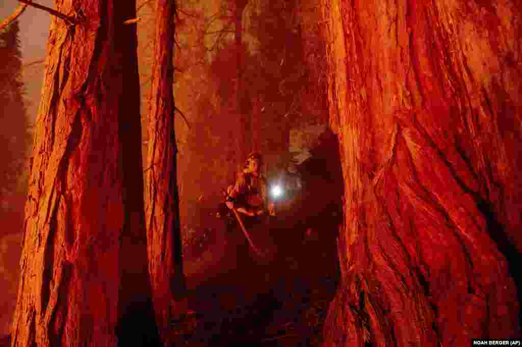Ez is a Fresno megye, a Creek Fire és Nick Grinstead tűzoltó szolgálat közben.