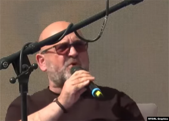 Dragoslav Bokan në kampin e mbështetësve të regjimit, korrik 2025.