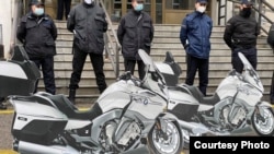 Со макети од спортски мотори членови на опозицијата протестираа денеска пред зградата на министерството за здравство