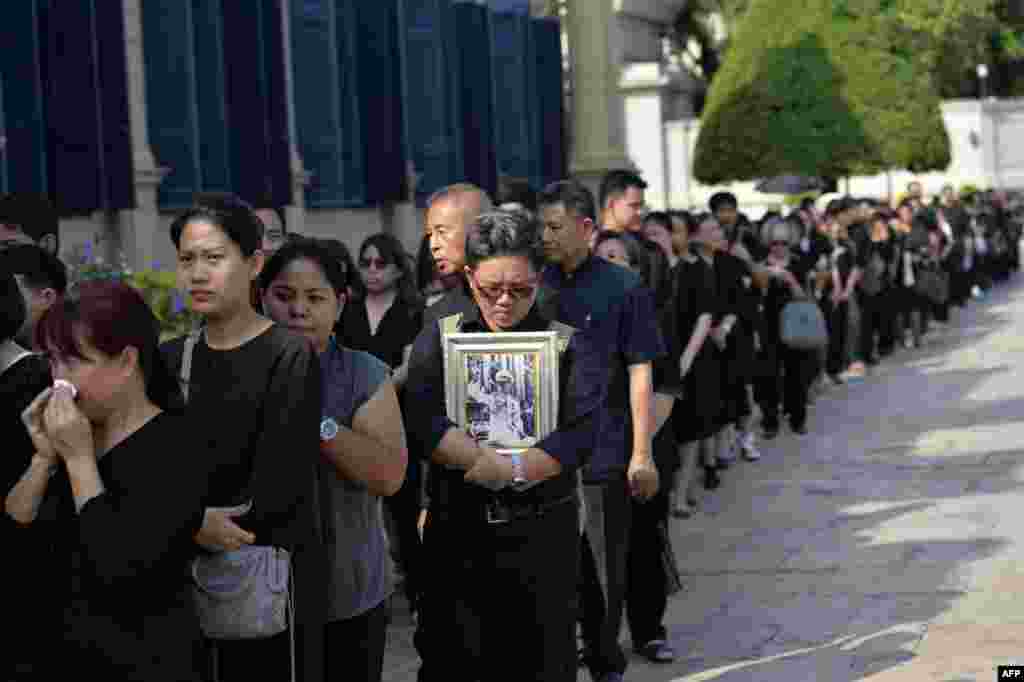 День прощания с Рамой IX в Бангкоке. 14 октября 2016 года.