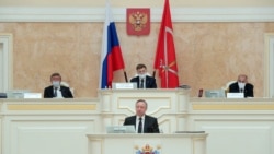 Губернатор Петербурга Александр Беглов во время отчета перед парламентом