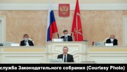 Губернатор Петербурга Александр Беглов во время отчета перед парламентом