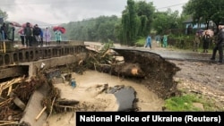 27 червня ДСНС повідомила, що продовжує ліквідовувати наслідки паводку на території західних областей України