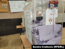 Një qendër votimi në Kragujevc të Serbisë.