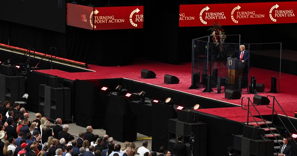 ჩარლი კირკთან გამოთხოვების ცერემონიას ათიათასობით ადამიანი დაესწრო