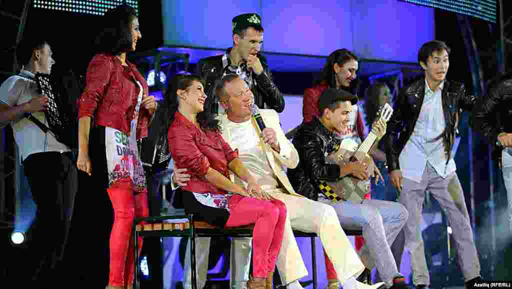 Илназ Баһ һәм "Сәйдәш" бию төркеме