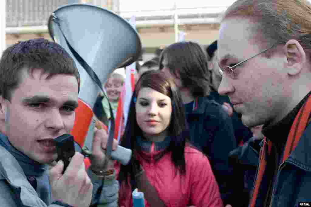 Марш стартовал в 14.30 от станции метро "ВДНХ"