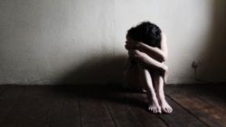 77% українців живуть у стані сильного стресу. Майже 50% людей відчувають тривогу, а щонайменше 32% мають симптоми ПТСР. Про це йдеться у дослідженні ЮНІСЕФ, опублікованому наприкінці 2025 року