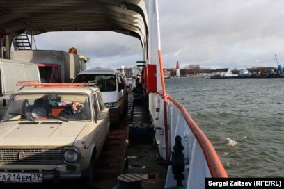 Топить печку в доме топить лодку в море