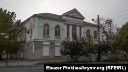 Здание Меджлиса крымскотатарского народа в Симферополе было арестовано в сентябре 2014 года российскими властями после аннексии Крыма