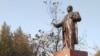 Тәжікстандағы қалпына келтірілген Ленин ескерткіші