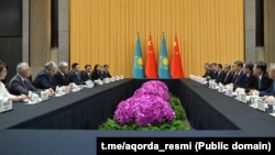 Chinese President Xi Jinping (center right) meets with Kazakhstan President Qasym-Zhomart Toqaev (center left) in Shanghai earlier this month. The two countries have seen their diplomatic and financial ties grow in recent years.