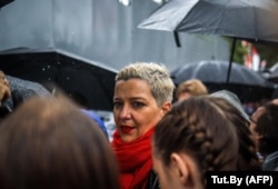 Maria Kolesnikova la protestele de duminică, 6 septembrie, de la Minsk. Luni a fost luată de pe stradă, se pare și nu se mai știe nimic de soarta ei.