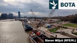 Ndërtimi është duke u zhvilluar në vendin e një ure të re mbi lumin Sava në Beograd.