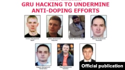 Плакат "Разыскиваются ФБР", на котором изображены сотрудники российской военной разведки. Слева в нижнем ряду Евгений Серебряков