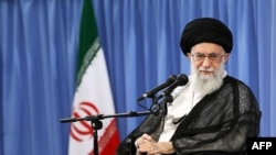 Иранның жоғары басшысы – ислам революциясының жетекшісі, аятолла Әли Хаменеи. Тегеран, 7 маусым 2017 жыл.