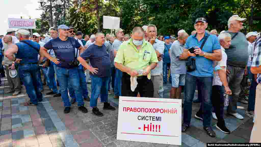 Після цього протестувальники перекрили рух транспорту в урядовому кварталі