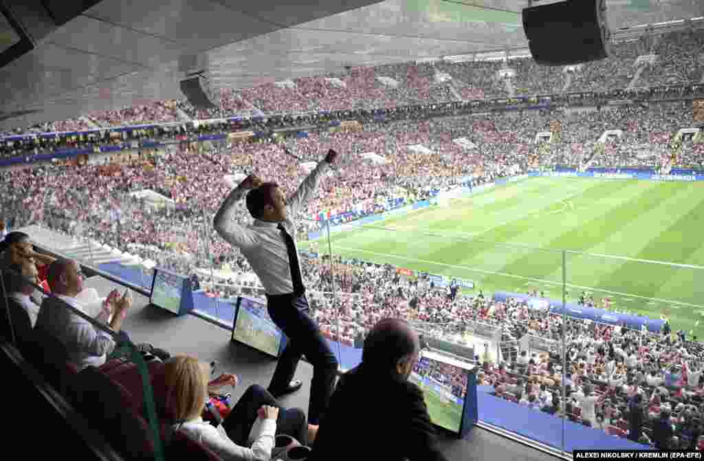 French President Emmanuel Macron (center) reacts as Russian President Vladimir Putin (left) and FIFA President Gianni Infantino watch during the FIFA World Cup 2018 final between France and Croatia in Moscow on July 15. (EPA-EFE/Akelsei Nikolsky)