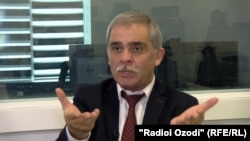 Karomat Sharifov, the head of the Tajik Labor Migrants organization in Russia, was deported to Tajikistan in 2017 and died there under unclear circumstances in May 2020.