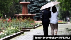 Kyrgyzstan. Bishkek. weather. rain. umbrella summer. 2017