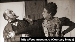 Г. Герштейн и П. Вольпина в спектакле «Сиротка Хася» по пьесе Я. Гордина. 1944 г.