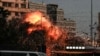 Vatrena kugla uzdiže se s mjesta izraelskog zračnog napada koji je 18. marta pogodio zgradu u bejrutskoj četvrti Bashoura.