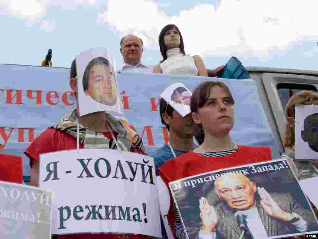 Russia – March of Russian communist party to the TV headquarters (center) Ostankino to demand the access tj the TV for communists and to stop propaganda of violence Gennady Zyuganov, Moscow, 10Jul2008