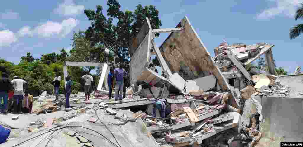 Stražnja strana rezidencije katoličkog biskupa oštećena u zemljotresu u Les Cayesu (14. avgust)