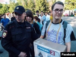 Ярослав Лобанов во время пикета против пропаганды на федеральных телеканалах